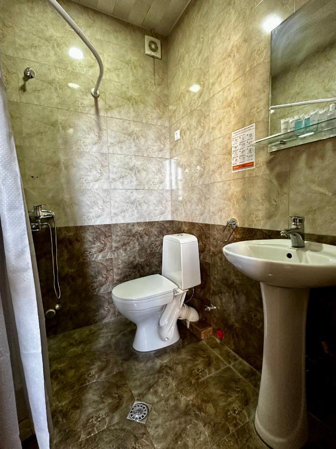 Lucas Hotell Tbilisi Rom bilde